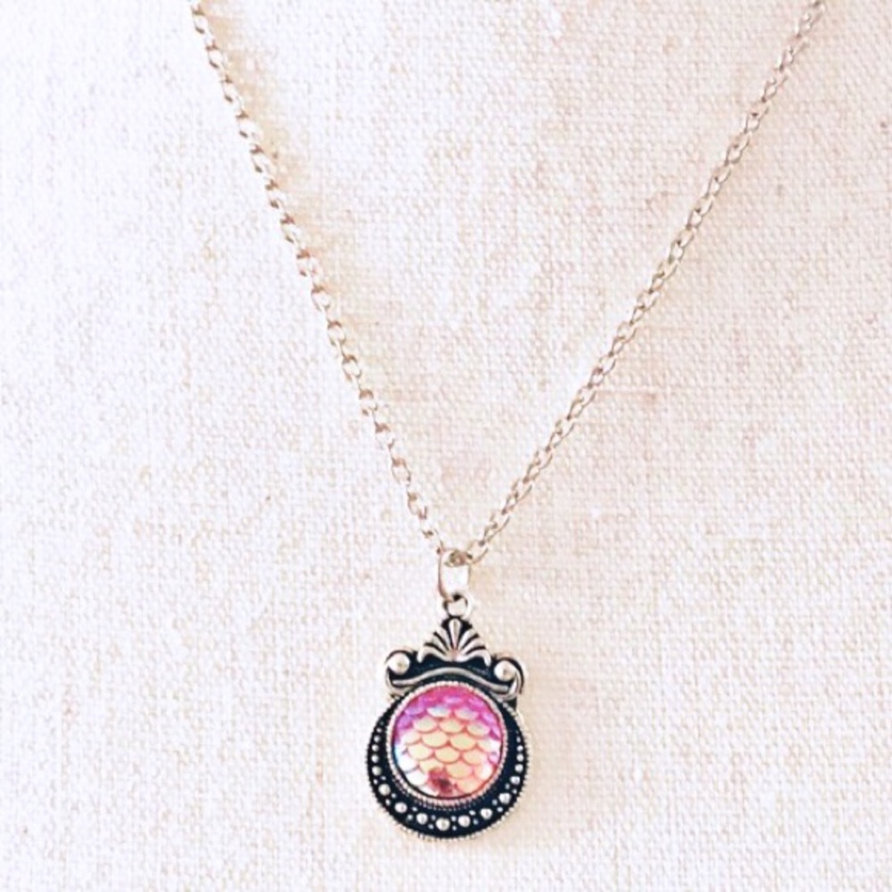 ⭐️ Pink Iridescent Scale Necklace ⭐️ 2 for 15